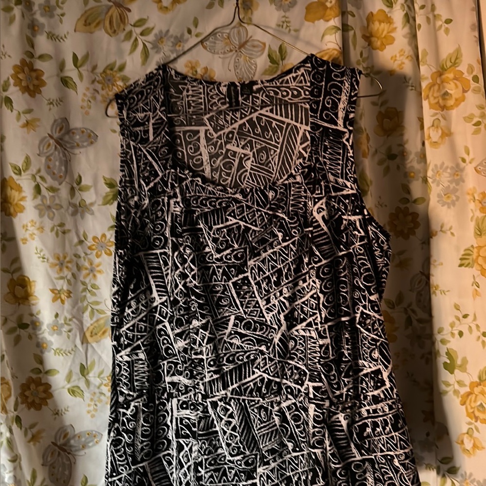 Essentials by Milano blouse size L